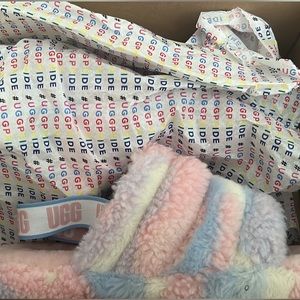 Kids Size 6 Fluff Yeah Ugg Slippers